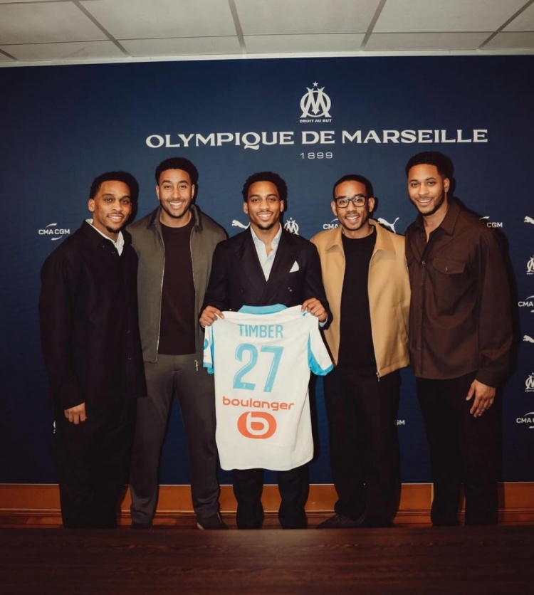 一共五兄弟！朱利安·廷伯参加双胞胎昆滕·廷伯加盟马赛签约仪式