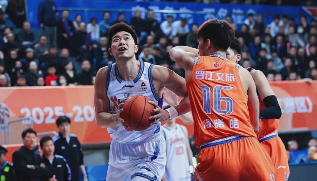 彩客网直播中心-考虑买断？曝朱旭航或离开新疆男篮，拿着大合同两年没打球